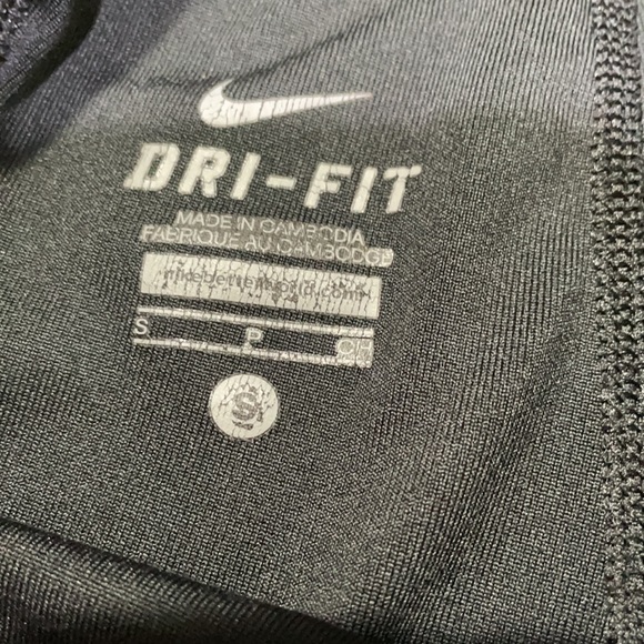 Nike Cropped Leggings - Picture 2 of 5